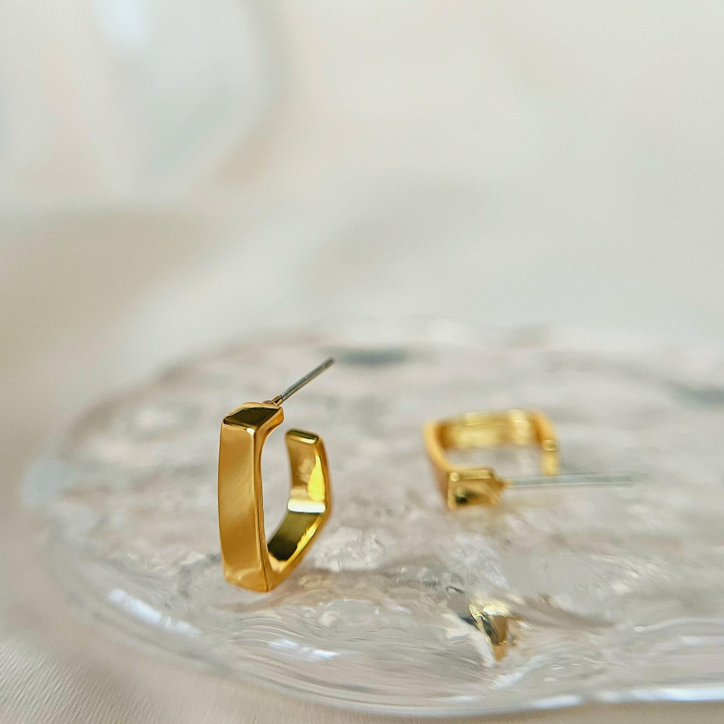 Olivia Quadrate Hoops